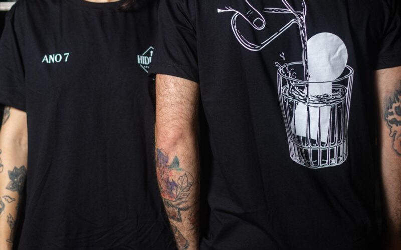 Camiseta Hideout Ano 7 - Negroni